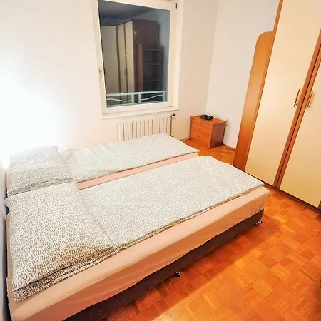Center Neubergerjeva Apartma *